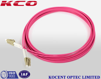 LC MM 50/125 Dupleks Fiber Patch Kabloları 3,0 mm çaplı LC OM4 Patch Kabloları Pembe Mor Renkli